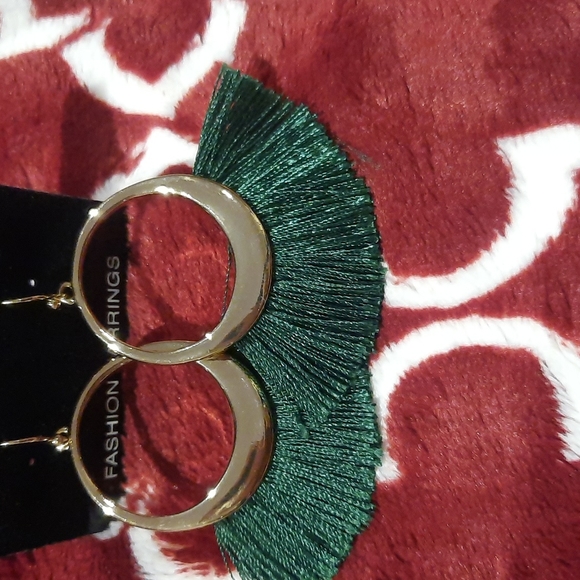 Fashionable statement Earrings - Picture 4 of 4
